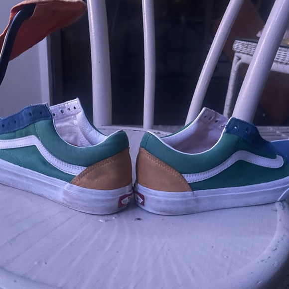 Vans - Picture 2 of 5